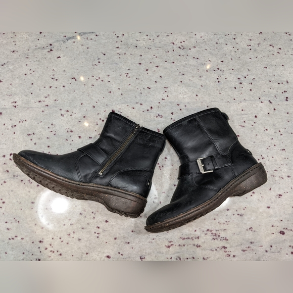 UGG Boots - Picture 4 of 6